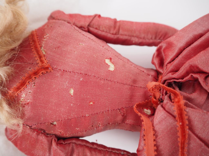 Poupée parisienne avec une tête pivotante sur buste en porcelaine sans