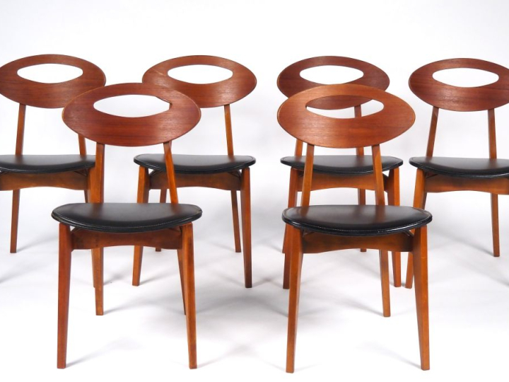 Roger LANDAULT.  Suite 6 chaises 1950 en bois et cuir noir.