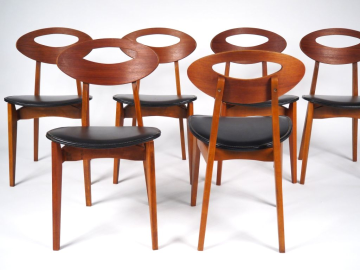 Roger LANDAULT.  Suite 6 chaises 1950 en bois et cuir noir.