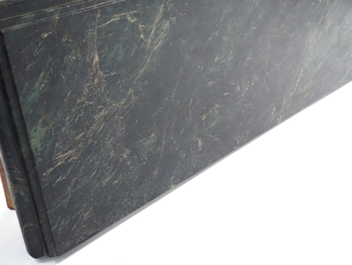 Console de style Louis XVI en bois sculpté et doré, pieds en forme de 