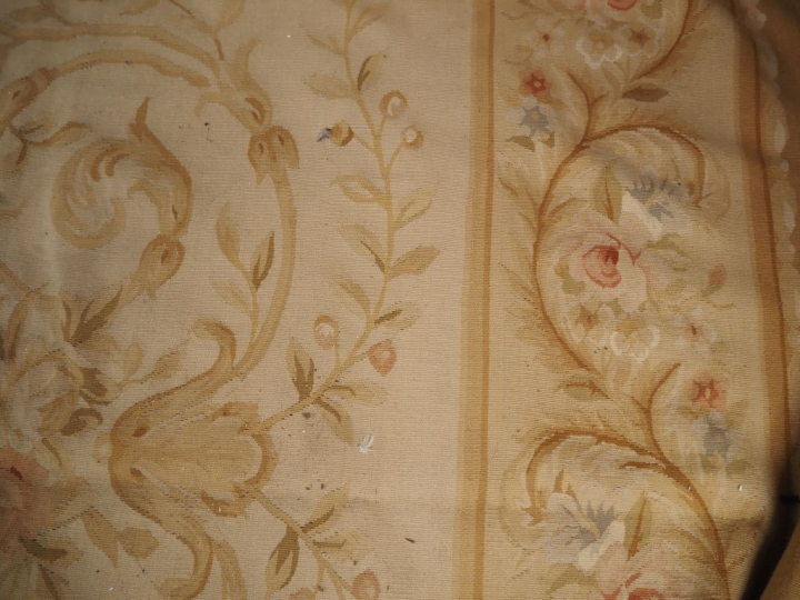 Tapis d'Aubusson Napoléon III à décor de fleurs polychromes sur fond c
