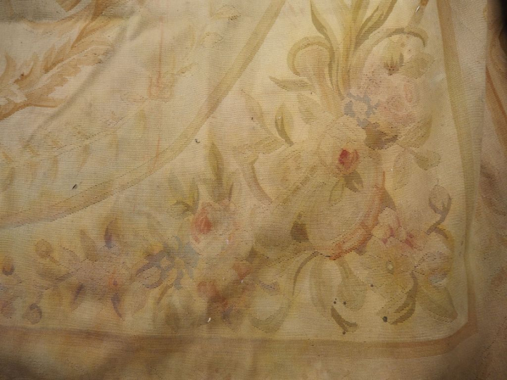 Tapis d'Aubusson Napoléon III à décor de fleurs polychromes sur fond c