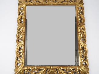 Vente aux enchères Glace de salon de style Louis XIII Napoléon III en bois et stuc doré, 