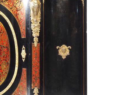 Meuble d'appui Napoléon III en marqueterie, facade et cotés violonnés 