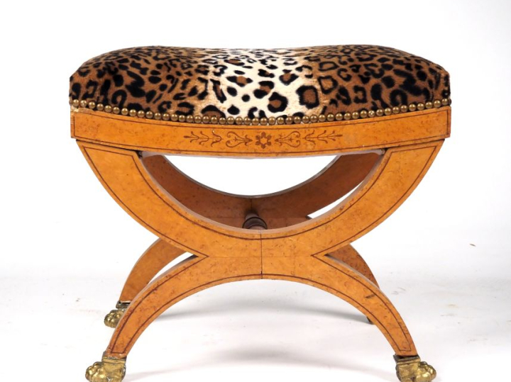 Tabouret Charles X en marqueterie, et placage de loupe, piétement en X