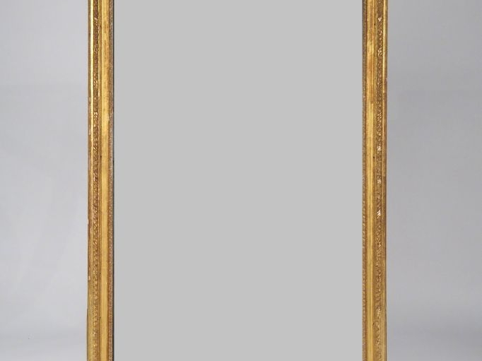 Glace trumeau de style Louis XVI, cadre en bois et stuc doré Dim. 152 