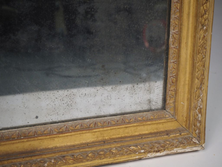 Glace trumeau de style Louis XVI, cadre en bois et stuc doré Dim. 152 