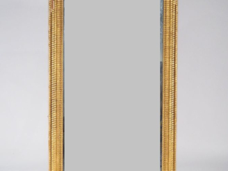 Vente aux enchères Glace de cheminée Napoléon III en bois et stuc doré, cadre guilloché. 