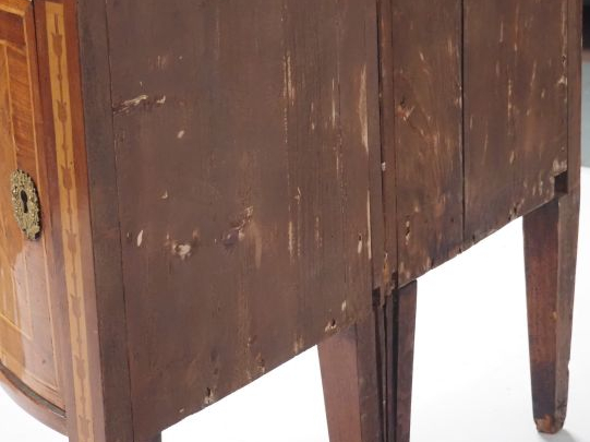 Paire d'encoignures italiennes XIXème en marqueterie, à décor dans des