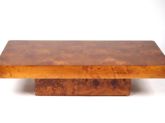 Vente aux enchères Table basse de salon en loupe. Dim. 30 x 120 x 59 cm