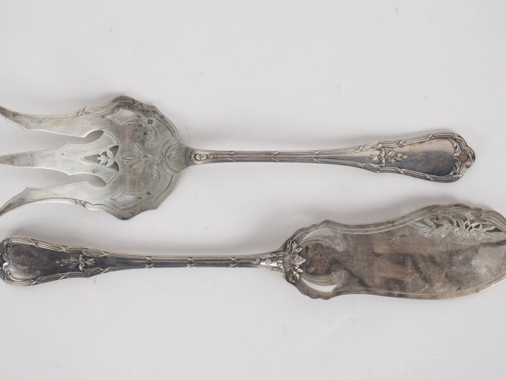 Couvert à servir le poisson en argent 925, poinçon Minerve, à décor de