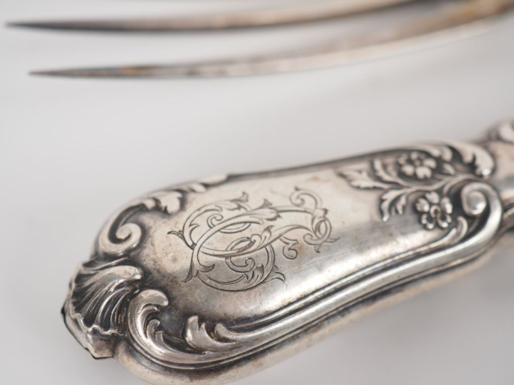 Nécessaire à découper le gigot de style Louis XV, manche argent fourré