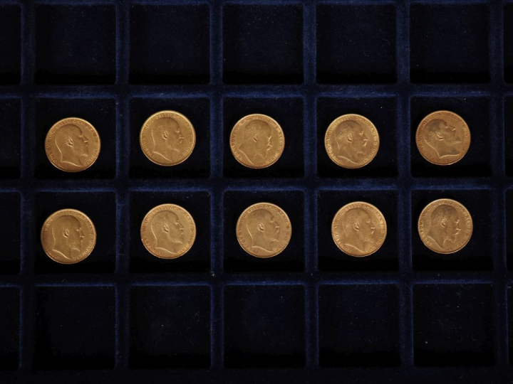 Dix souverains or, 1905 (x3), 1907, 1908 (x3), 1909 (x3). FRAIS ACHETE