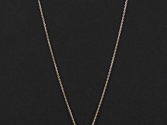 Collier en or blanc 750, maille forçat, agrémenté d'un diamant rond ta