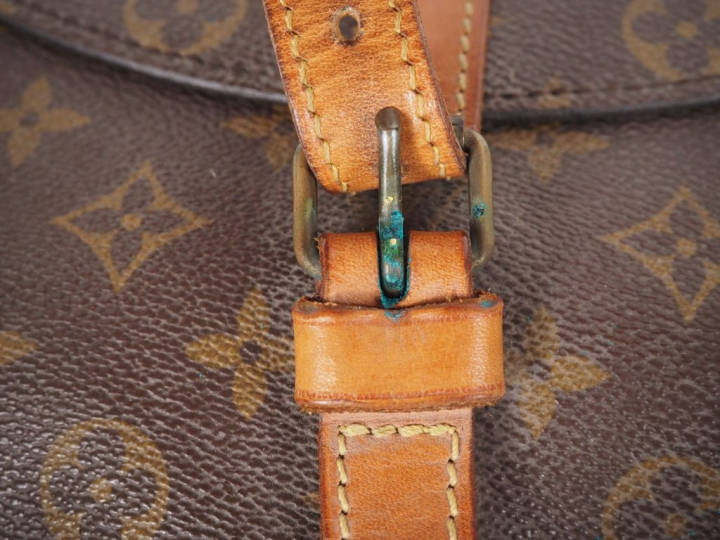 LOUIS VUITTON Sac CHANTILLY (c 1975). Toile monogramée et vache nature