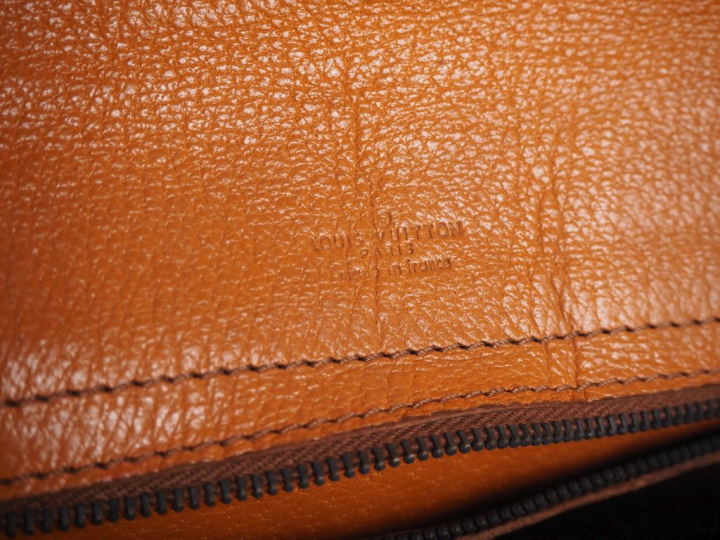 LOUIS VUITTON Sac CHANTILLY (c 1975). Toile monogramée et vache nature