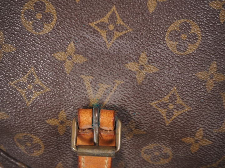 LOUIS VUITTON Sac CHANTILLY (c 1975). Toile monogramée et vache nature