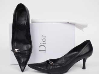 Vente aux enchères DIOR Paire d'escarpins Lady Dior 6 en cuir noir à talon.  Bout pointu,