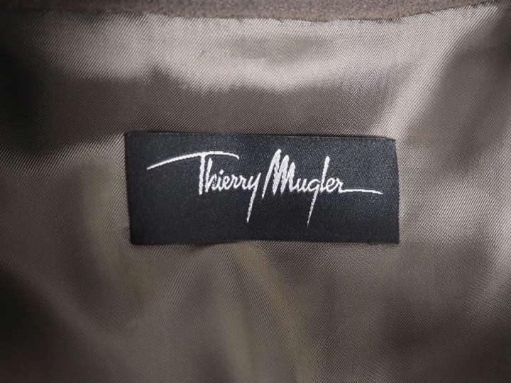 Thierry MUGLER Veste bi-matière en daim et coton ou laine gris.  Ferme