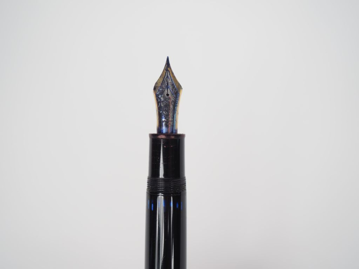 MONTBLANC Stylo plume, modèle "Meisterstuck n°149" en résine noir et m