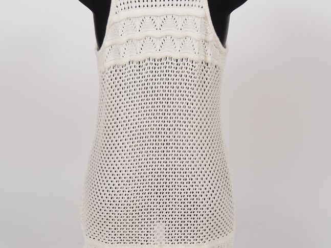 ALLUDE Pull sans manche en coton tricoté à franges.  Taille présumée. 