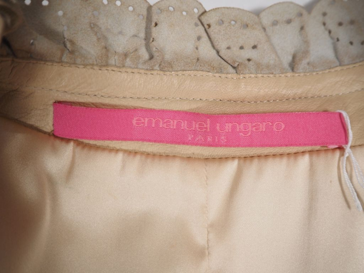 Emanuel UNGARO, Paris Veste cintrée bi-matière en cuir et tissu.  Bord