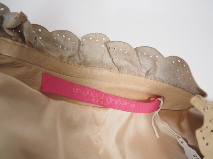 Emanuel UNGARO, Paris Veste cintrée bi-matière en cuir et tissu.  Bord