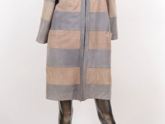 Vente aux enchères SUPREMA, Collection Veste longue en cuir bicolore rayé et ajouré.  Deu