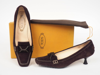 Vente aux enchères TOD'S Paire d'escarpins en daim marron.  Bout carré.  Taille 37 1/2 Av