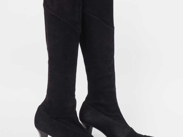 Ensemble comprenant :  - Charles JOURDAN, Paris Paire d'escarpins en c