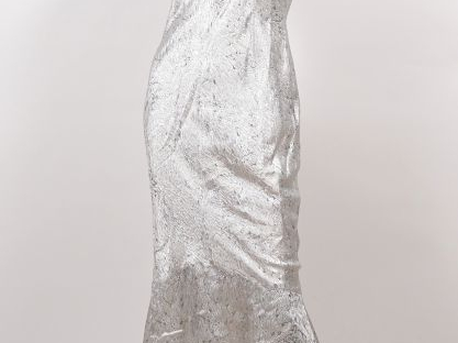 Franck USHER Robe de soirée à fine bretelle et traine en tissu à rehau