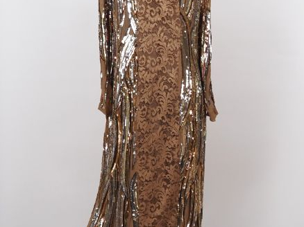 LORIS AZZARO Robe longue à sequins et dentelle.  Manches longues.  San