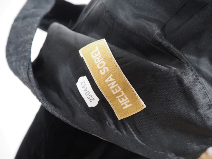 HELENA SOREL Robe noire en viscose et soie à fines bretelles et dos lé