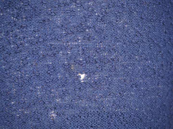 Louis FERAUD, Paris Robe longue à manches courtes en maille bleu, à dé