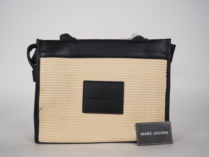 MARC JACOBS,  Sac porté épaule en cuir (?) noir et coton, modèle "The 