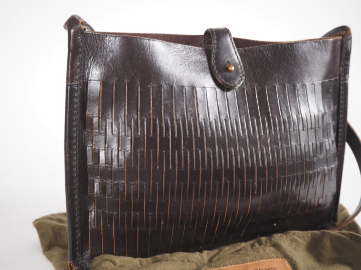 HOLLAND   HOLLAND, London Sac porté épaule en cuir souple ajouré marro