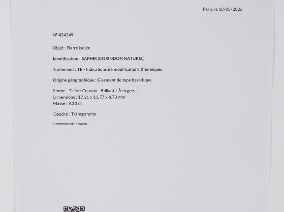 Bague de forme pompadour en or blanc 750, sertie en son centre d'un sa