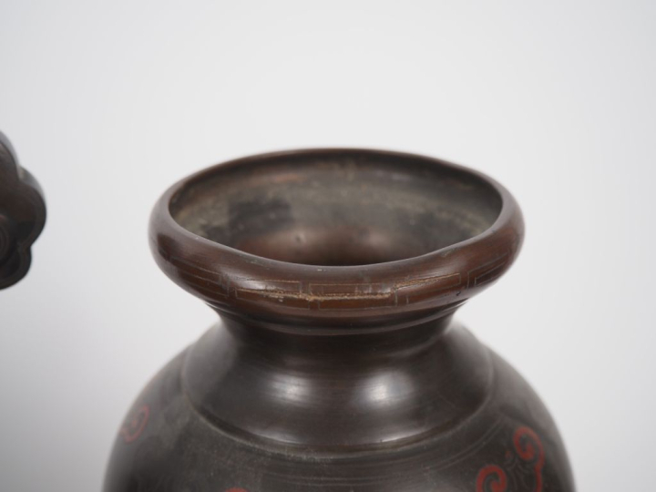Vietnam, fin XIXe siècle  Garniture comprenant, un brûle-parfum reposa