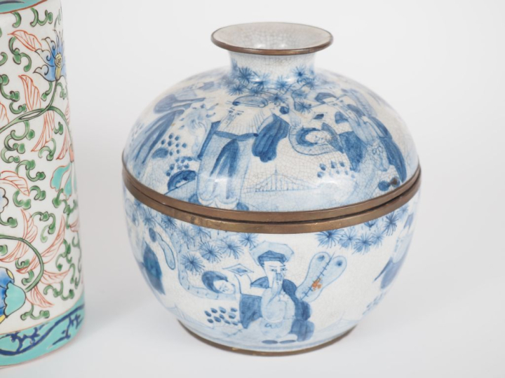 Vietnam et Chine, travail moderne Lot comprenant deux bouillons couver