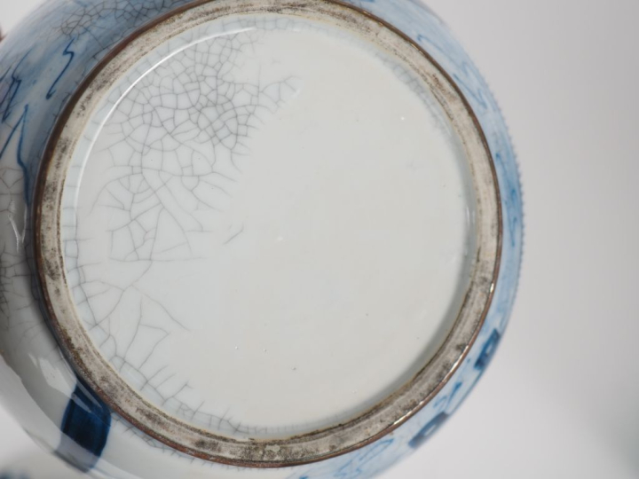 Vietnam et Chine, travail moderne Lot comprenant deux bouillons couver