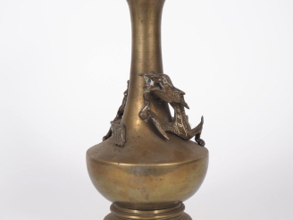 Vente aux enchères Vietnam, vers 1900 Vase pansu à col légèrement évasé, en bronze, un dr