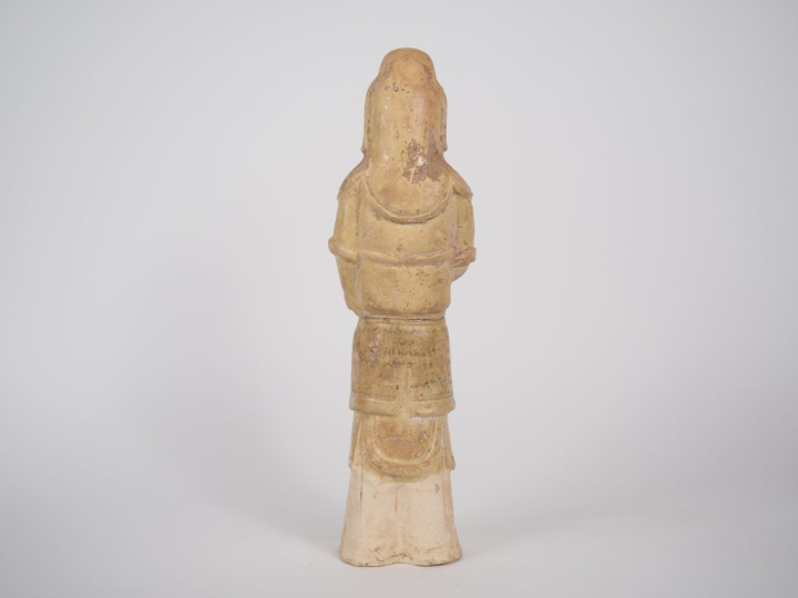 Chine, période Tang Mingqi en terre cuite beige anciennement vernissée