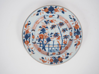 Vente aux enchères Chine, Compagnie des Indes, XVIIIe siècle Assiette creuse en porcelain