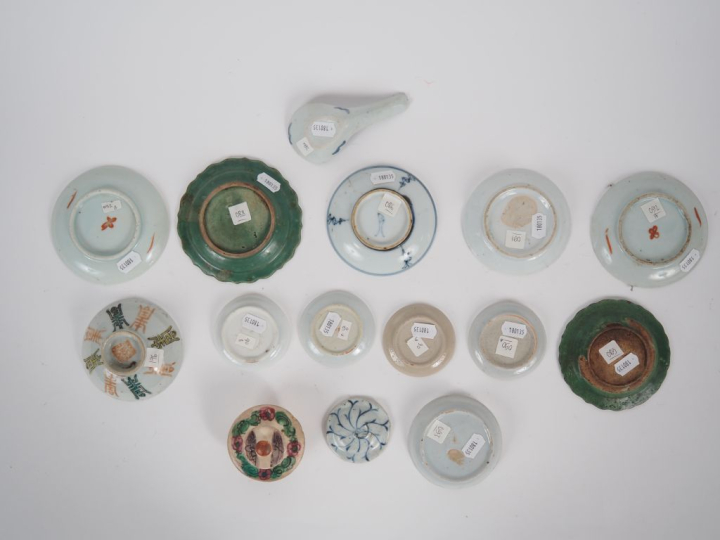 Chine, XIXe siècle,  Ensemble comprenant 15 porcelaines, dont coupes c