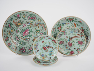 Vente aux enchères Chine, fin XIXe siècle Ensemble de porcelaines de Canton, à décor de s