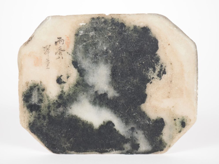 Chine, XIXe siècle Pierre de rêve de forme octogonal, évoquant un pays