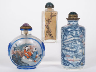 Vente aux enchères Chine, fin XIXe et XXe siècle Trois flacons tabatières, l’un en cylind