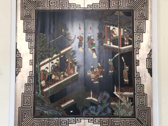 Vente aux enchères Chine, vers 1930 Paravent à quatre feuilles en bois laqué dans le styl