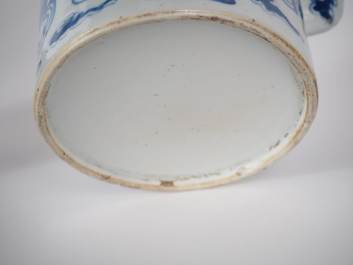 Chine, travail moderne Lot comprenant une théière en porcelaine bleu b