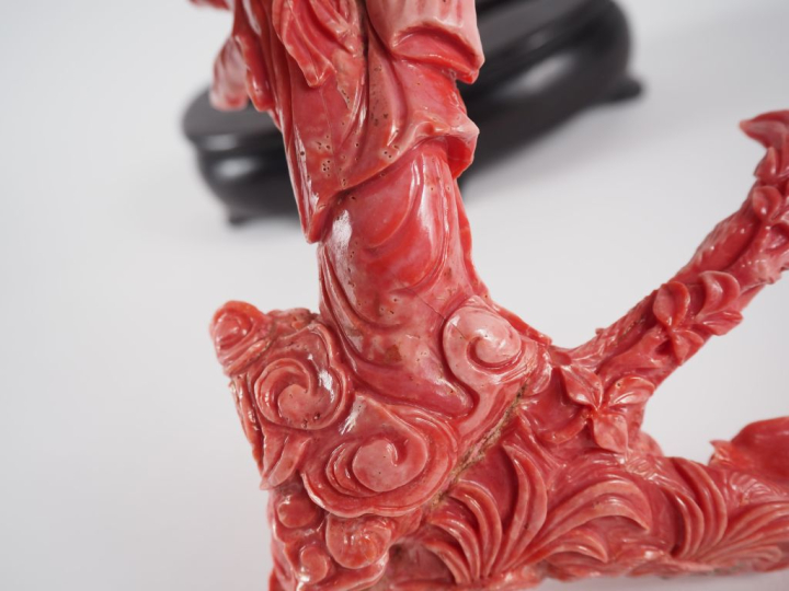 Statuette à l’imitation du corail, représentant une déesse du printemp